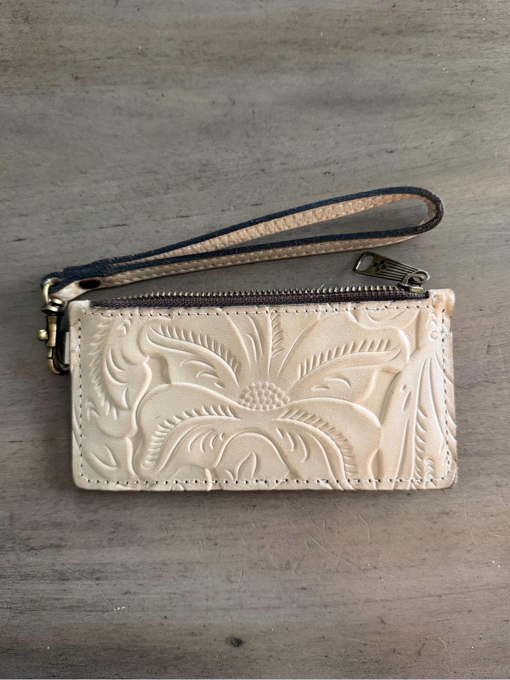 Patricia Nash Cream Tooled Leather Wristlet Card Wallet Floral Embossed Vintage